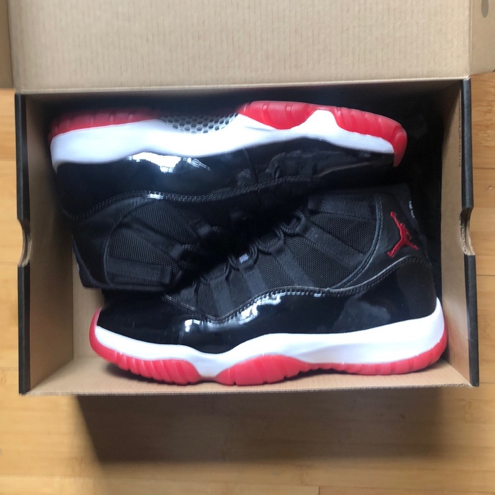 Air Jordan 11 Bred 2019 (Size 9, Used)
